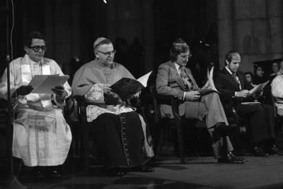 Fotografia do ato ecumênico em homenagem a Vladimir Herzog na Catedral da Sé, em São Paulo